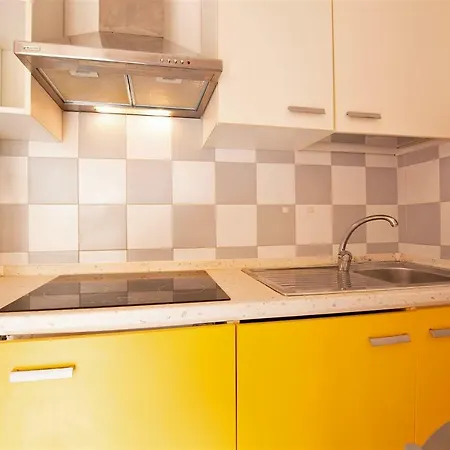 Delfini Apartament *